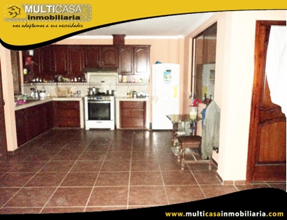 Casa Rentera en Venta de Dos Locales Comercial y Dos departamentos Sector Patamarca Cuenca-Ecuador