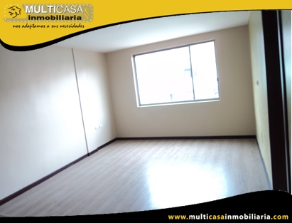 Casa en Venta Tres Departamentos a Crédito Sector Av. 10 de Agosto Cuenca-Ecuador