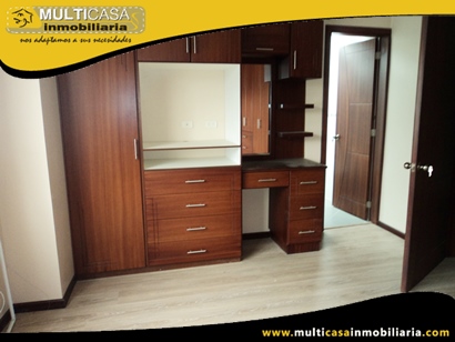 Casa en Venta Dos Departamentos y un Local Comercial Sector Av. 10 de Agosto Cuenca-Ecuador