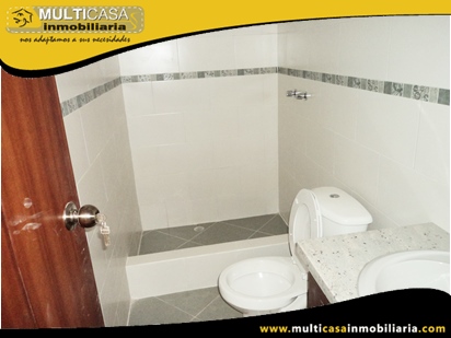 Casa en Venta Dos Departamentos y un Local Comercial Sector Av. 10 de Agosto Cuenca-Ecuador