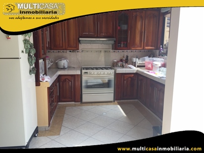 Casa en Venta dos Departamentos y un Local Comercial Sector Feria Libre Cuenca-Ecuador