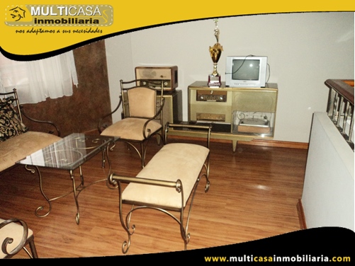 Casa en Venta con Local Comercial a Crédito Sector Av.1ero de Mayo Cuenca- Ecuador