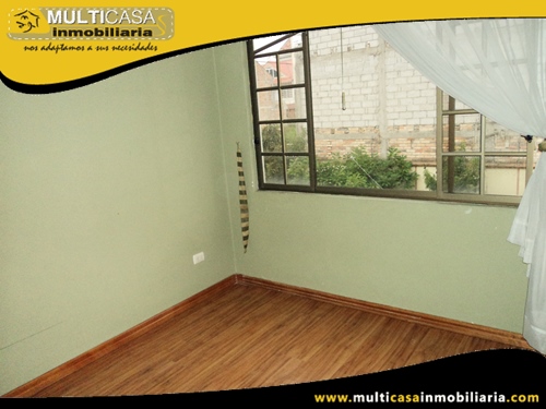 Casa en Venta con Local Comercial a Crédito Sector Av.1ero de Mayo Cuenca- Ecuador