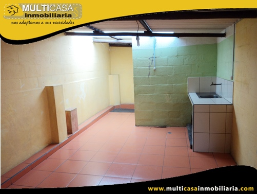 Casa en Venta con Local Comercial a Crédito Sector Centro de la Ciudad Cuenca-Ecuador