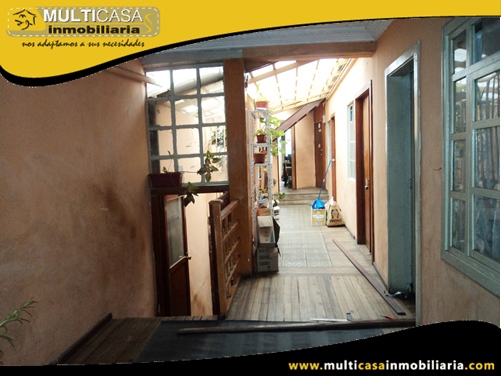Casa en Venta con Local Comercial a Crédito Sector Centro de la Ciudad Cuenca-Ecuador
