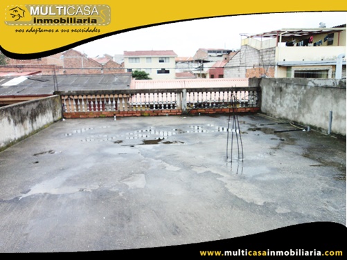 Casa en Venta con Tres Departamentos y Local Comercial Sector Totoracocha Cuenca-Ecuador