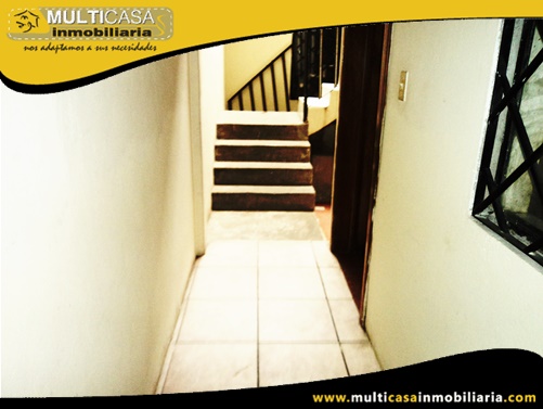 Casa en Venta con Tres Departamentos y Local Comercial Sector Totoracocha Cuenca-Ecuador