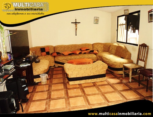 Casa Comercial en Venta a Crédito de Cuatro locales Comerciales Sector Centro de Gualaceo - Ecuador