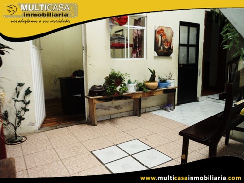 Casa Comercial en Venta a Crédito de Cuatro locales Comerciales Sector Centro de Gualaceo - Ecuador