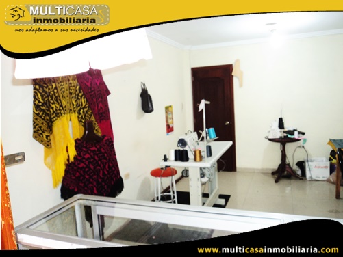 Casa Comercial en Venta a Crédito de Cuatro locales Comerciales Sector Centro de Gualaceo - Ecuador