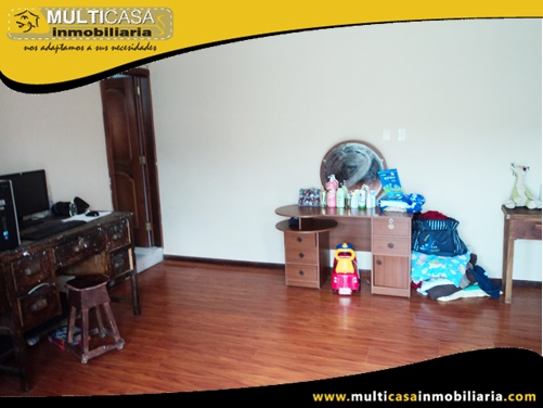 Casa en Venta a Crédito con Local Comercial Sector Ordoñez Lasso Cuenca-Ecuador