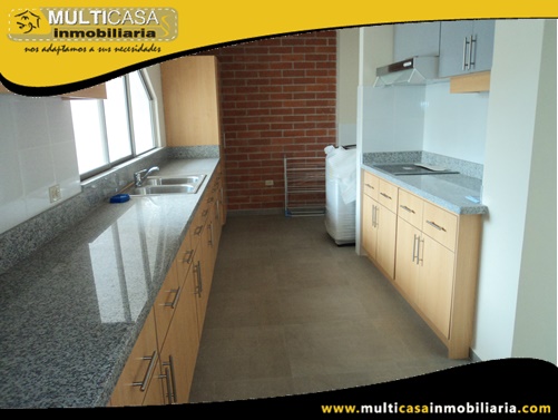 Casa con Local Comercial y Tres departamentos en Venta Sector Av.12 de Abril Cuenca-Ecuador