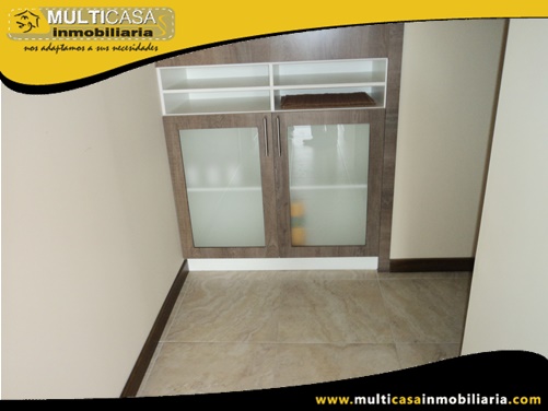 Casa con Local Comercial y Tres departamentos en Venta Sector Av.12 de Abril Cuenca-Ecuador