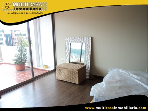 Casa con Local Comercial y Tres departamentos en Venta Sector Av.12 de Abril Cuenca-Ecuador