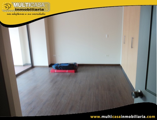 Casa con Local Comercial y Tres departamentos en Venta Sector Av.12 de Abril Cuenca-Ecuador