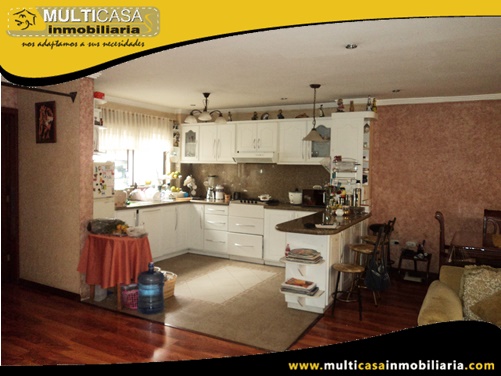 Casa con Local Comercial en Venta a Crédito Sector Centro de la Ciudad Cuenca-Ecuador