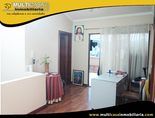Casa con Local Comercial en Venta a Crédito Sector Centro de la Ciudad Cuenca-Ecuador