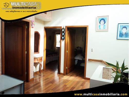 Casa con Local Comercial en Venta a Crédito Sector Centro de la Ciudad Cuenca-Ecuador