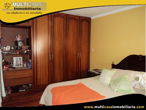 Casa con Local Comercial en Venta a Crédito Sector Centro de la Ciudad Cuenca-Ecuador