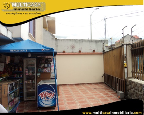 Casa Comercial en Venta de Dos Departamentos y Local Comercial Sector Crea Cuenca-Ecuador