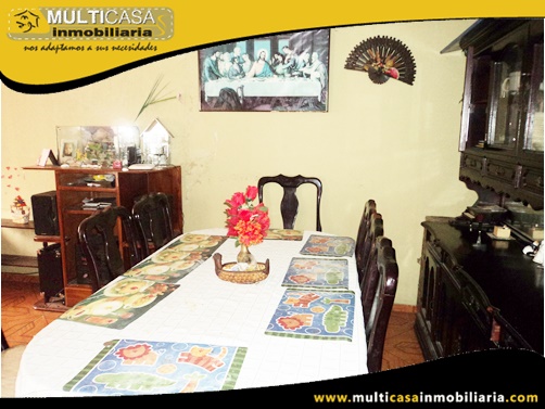 Casa Comercial en Venta de Dos Departamentos y Local Comercial Sector Crea Cuenca-Ecuador