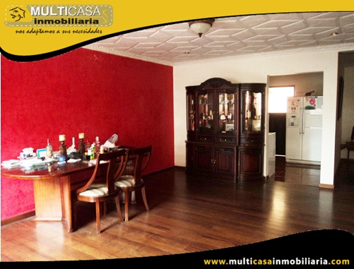 Casa Comercial en Venta de Dos Departamentos y Local Comercial Sector Crea Cuenca-Ecuador