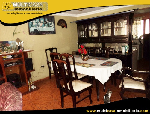 Casa Comercial en Venta de Dos Departamentos y Local Comercial Sector Crea Cuenca-Ecuador