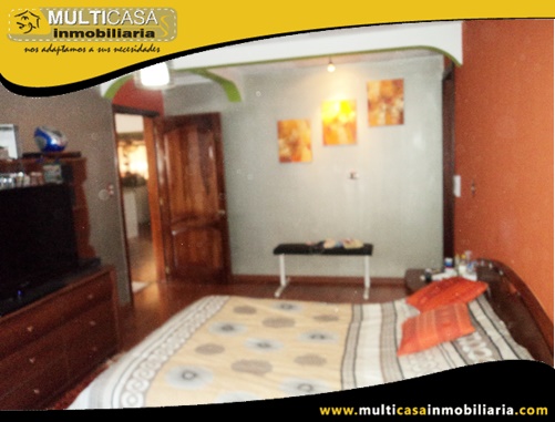 Casa Comercial en Venta de Dos Departamentos y Local Comercial Sector Crea Cuenca-Ecuador