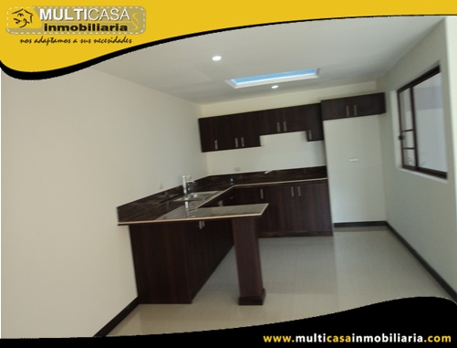 Casa en Venta a Crédito en Condominio Privado Sector Av. 1ero de Mayo Cuenca-Ecuador