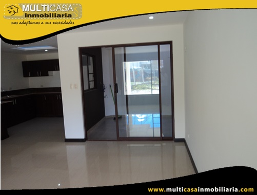 Casa en Venta a Crédito en Condominio Privado Sector Av. 1ero de Mayo Cuenca-Ecuador