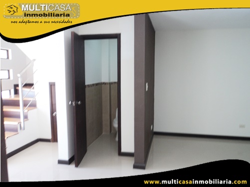 Casa en Venta a Crédito en Condominio Privado Sector Av. 1ero de Mayo Cuenca-Ecuador