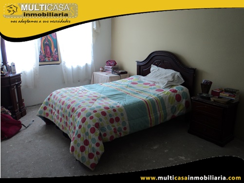Casa de Dos Departamentos y Local Comercial Sector Medio Ejido Cuenca-Ecuador