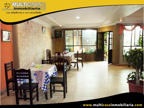 Casa de Dos Departamentos y Local Comercial Sector Medio Ejido Cuenca-Ecuador