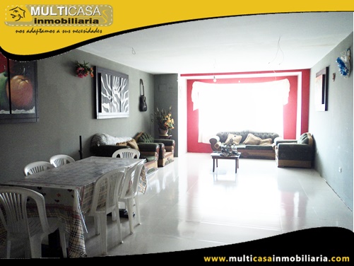 Casa de Dos Departamentos y Local Comercial Sector Medio Ejido Cuenca-Ecuador
