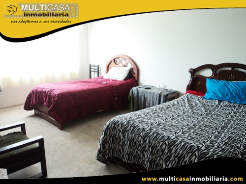 Casa de Dos Departamentos y Local Comercial Sector Medio Ejido Cuenca-Ecuador