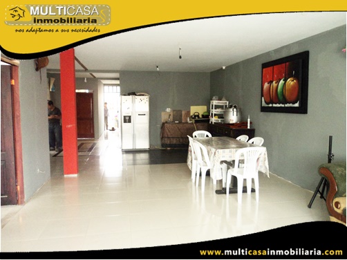 Casa de Dos Departamentos y Local Comercial Sector Medio Ejido Cuenca-Ecuador