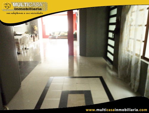 Casa de Dos Departamentos y Local Comercial Sector Medio Ejido Cuenca-Ecuador