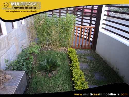 Casa en Venta a Crédito con Dos Departamentos Sector Empresa Eléctrica Cuenca-Ecuador