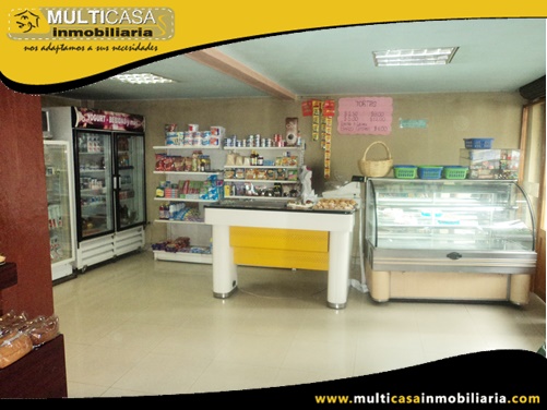 Casa en Venta de Tres Departamentos con Local Comercial Sector Colegio Garaicoa Cuenca-Ecuador