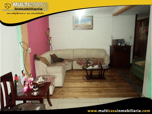 Casa en Venta de Tres Departamentos con Local Comercial Sector Colegio Garaicoa Cuenca-Ecuador