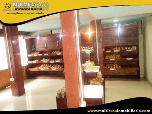 Casa en Venta de Tres Departamentos con Local Comercial Sector Colegio Garaicoa Cuenca-Ecuador