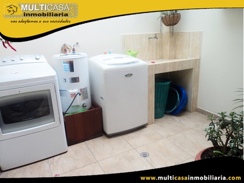Casa en Venta a Crédito en Condominio Privado Sector Super Stock Cuenca-Ecuador