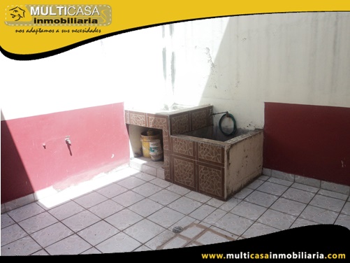 Casa en Venta a Crédito con Local Comercial Sector Centro de la Ciudad Cuenca-Ecuador