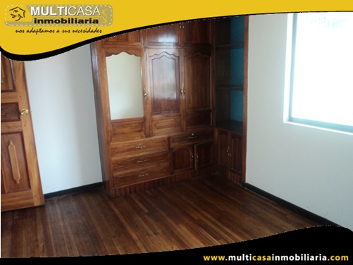 Casa en Venta a Crédito con Local Comercial Sector Centro de la Ciudad Cuenca-Ecuador