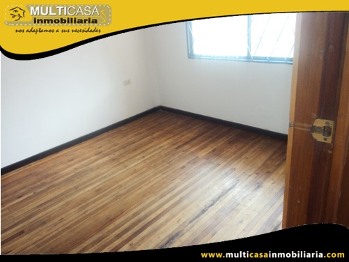 Casa en Venta a Crédito con Local Comercial Sector Centro de la Ciudad Cuenca-Ecuador