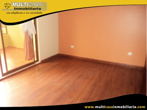 Casa Comercial en Venta a Crédito con dos Locales Comerciales y dos Departamentos Sector Ave. Solano Cuenca-Ecuador