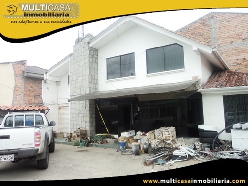 Casa en Venta a Crédito con Local Comercial y Departamento Sector Empresa Eléctrica Cuenca-Ecuador