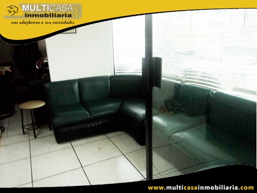 Casa en Venta a Crédito con Local Comercial y Departamento Sector Empresa Eléctrica Cuenca-Ecuador