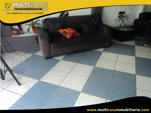 Casa en Venta con Cuatro Locales Comerciales a Crédito Sector Feria Libre Cuenca-Ecuador