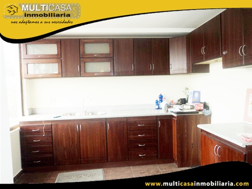 Casa Comercial en Venta con Local a Crédito Sector Racar Cuenca-Ecuador